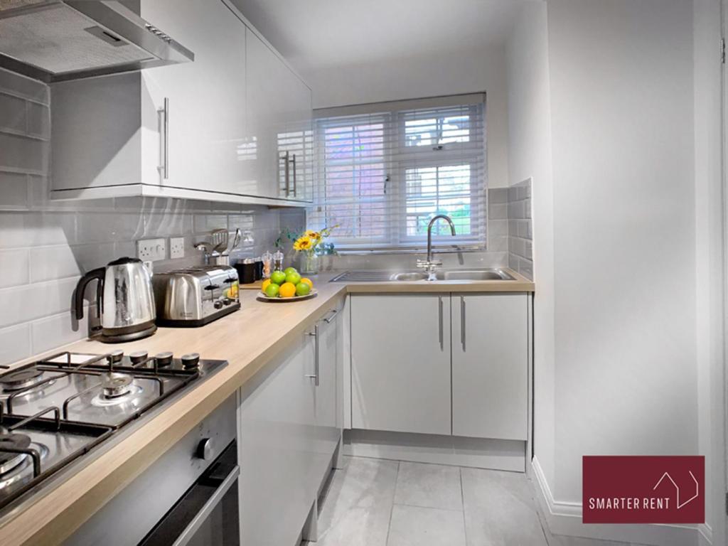 Wokingham - 2 Bed Modern House - Parking Apartment Екстериор снимка